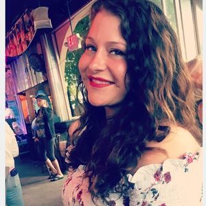 Meet your Posher, Caitlin